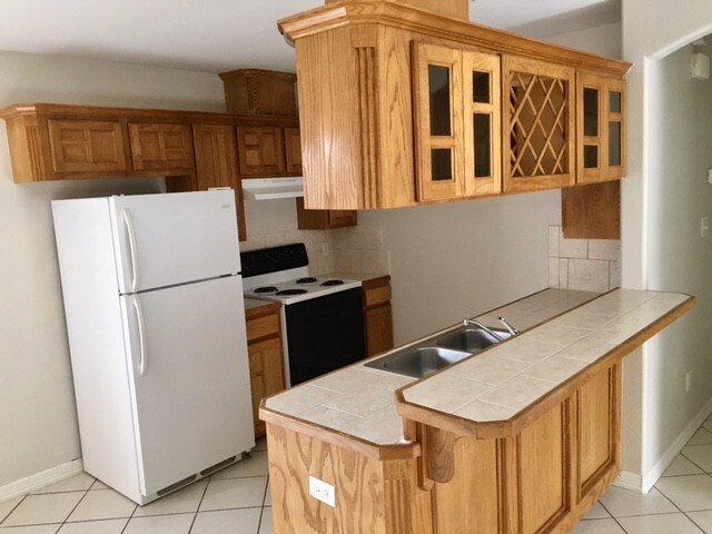 Building Photo - 1604 E Quail St