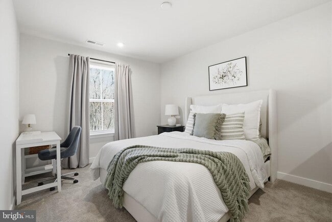 Building Photo - 60 Pratt Ln