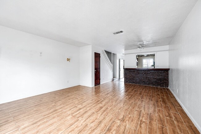 Building Photo - 1609 Mapleton Dr