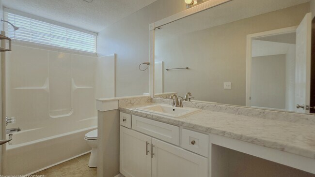 Building Photo - 8642 South Bridge Dr