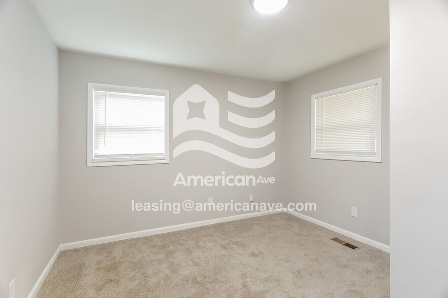 Building Photo - 716 84th Pl S
