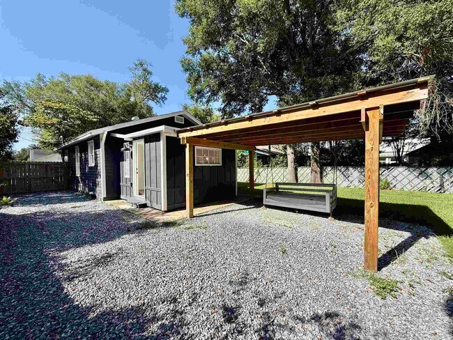 Building Photo - 3006 E Gonzalez St