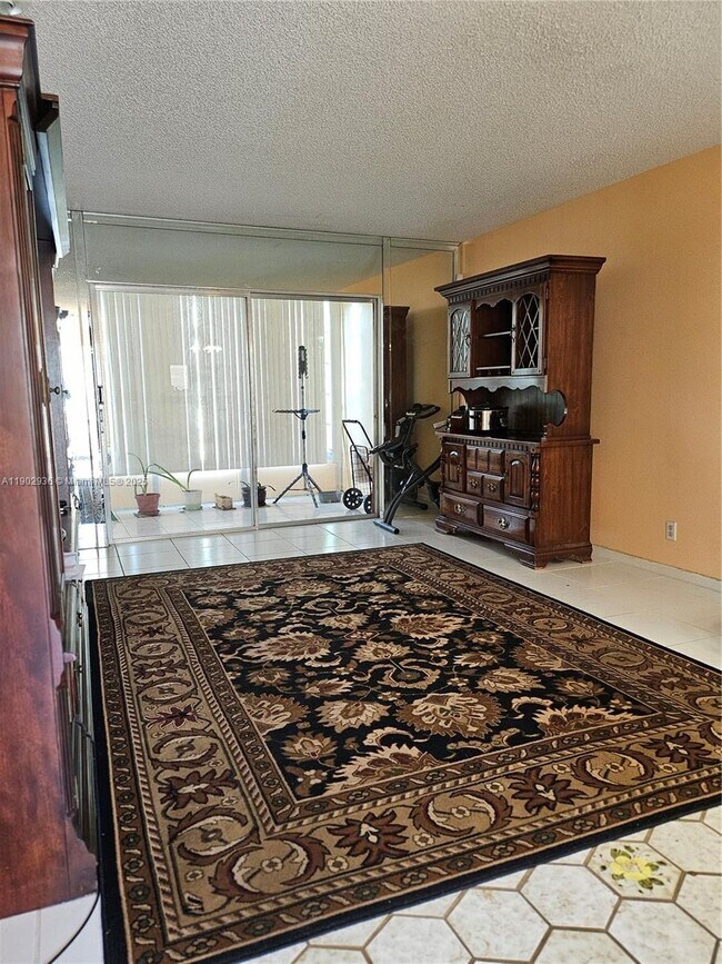 Building Photo - 5121 W Oakland Park Blvd