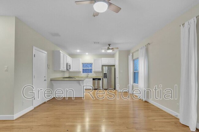 Building Photo - 919 E 36th St