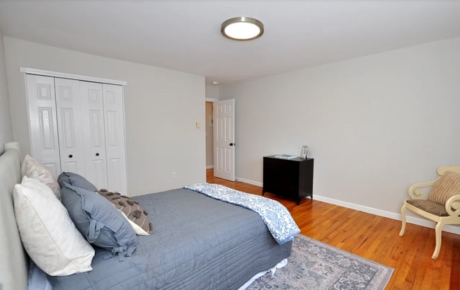 Building Photo - 5 Tunxis Pl