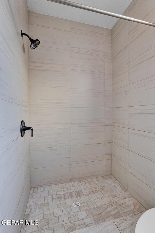 Building Photo - 3709 Roslyn Dr