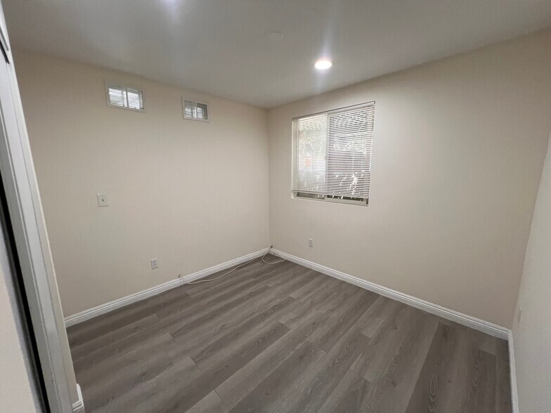 Building Photo - 9009 Monogram Ave