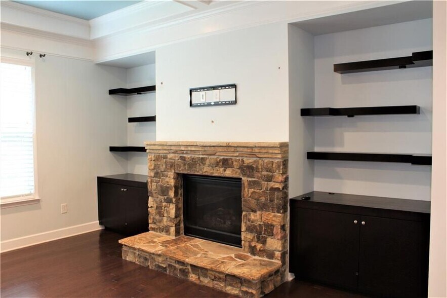 Building Photo - 2503 Norwood Dr SE