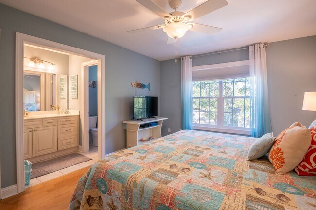 Building Photo - 4502 E Oak Island Dr
