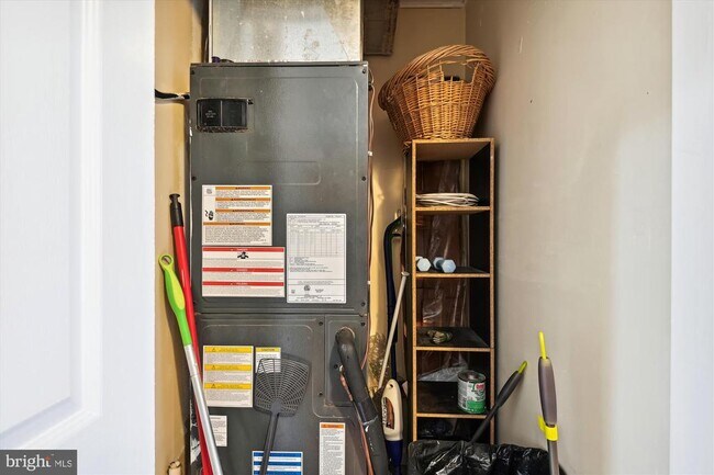 Building Photo - 1909 Aliceanna St