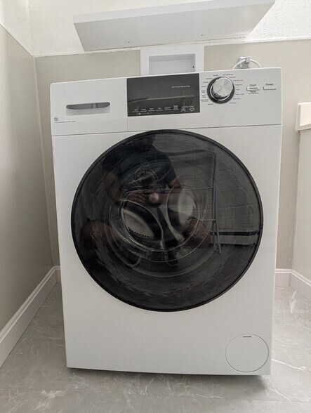 Combo washer+dryer - 281 Washington Ave