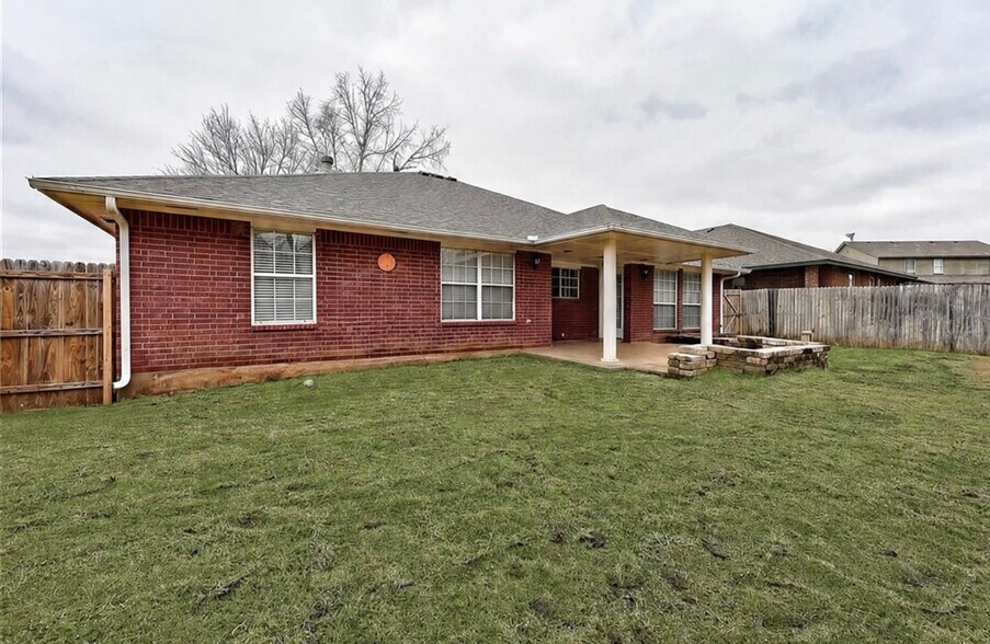 Building Photo - 1705 Concord Dr