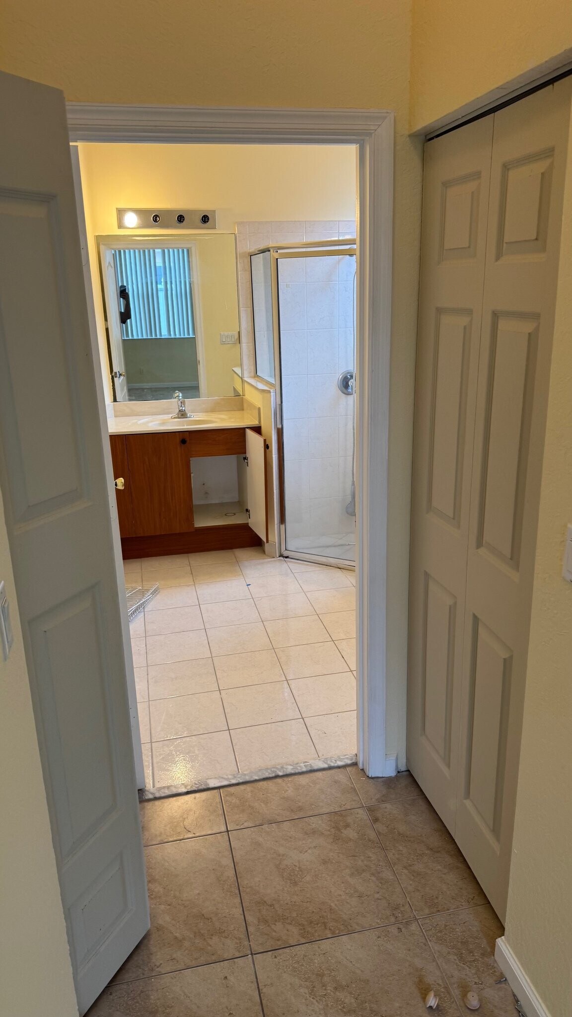 Building Photo - 6221 Spring Lake tr