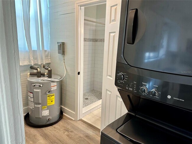 Building Photo - 1504 E 33rd Ave