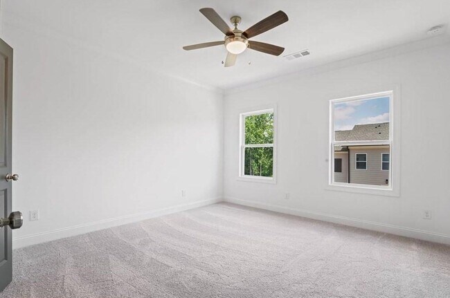 Building Photo - 4590 Sims Pk Overlook