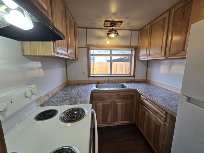 Building Photo - 69 Rose Ave