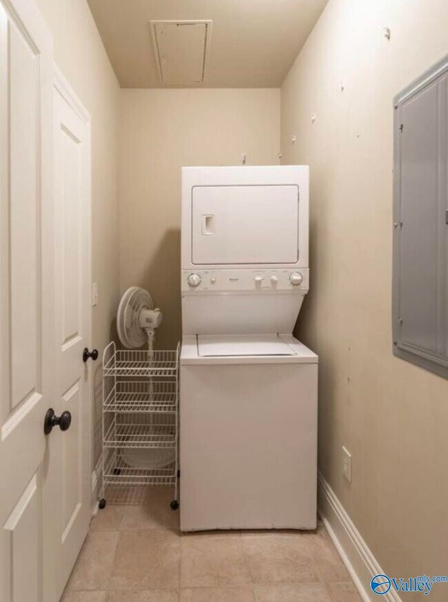 Building Photo - 445 Providence Main St NW