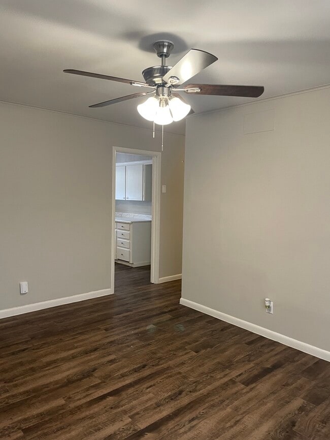 Building Photo - 7015 Eddy Ln