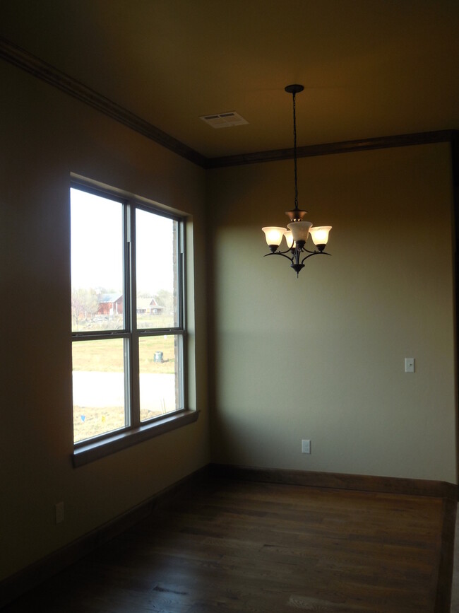 Building Photo - Two Bedroom, Two Bathroom w Study Home  in...