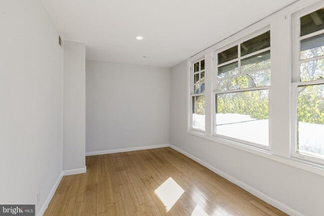 Building Photo - 5019 Walnut St