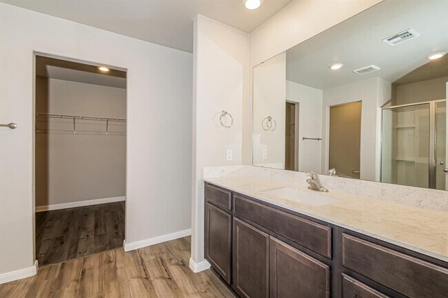 Building Photo - 1600 Maroon Dr