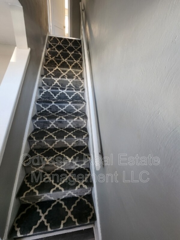 Building Photo - 206 W Spencer Ave