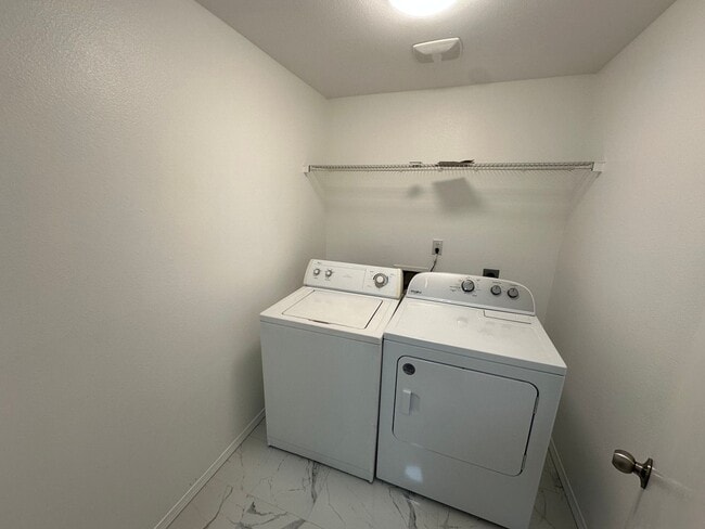 Building Photo - 18226 Big Fir Ct SE