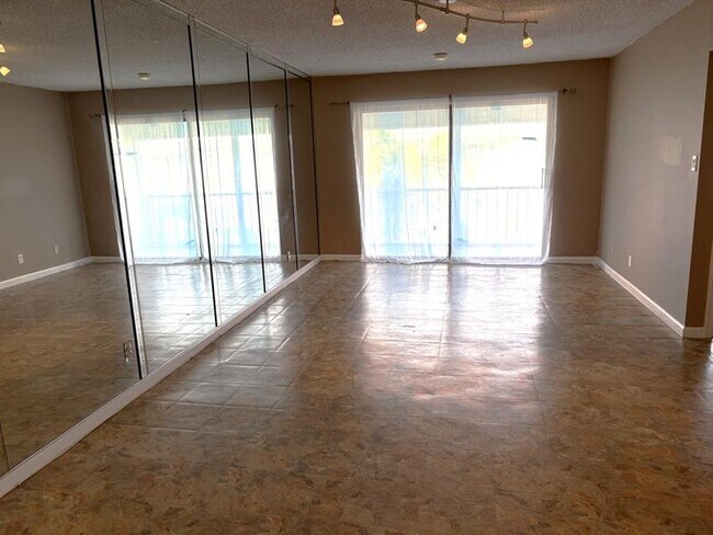 Primary Photo - 120 Cypress Club Dr