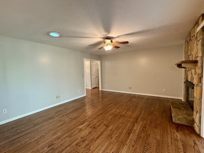 Building Photo - 212 Talah Ln