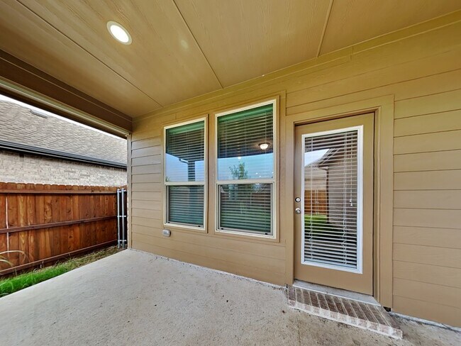 Building Photo - 162 Camelia St