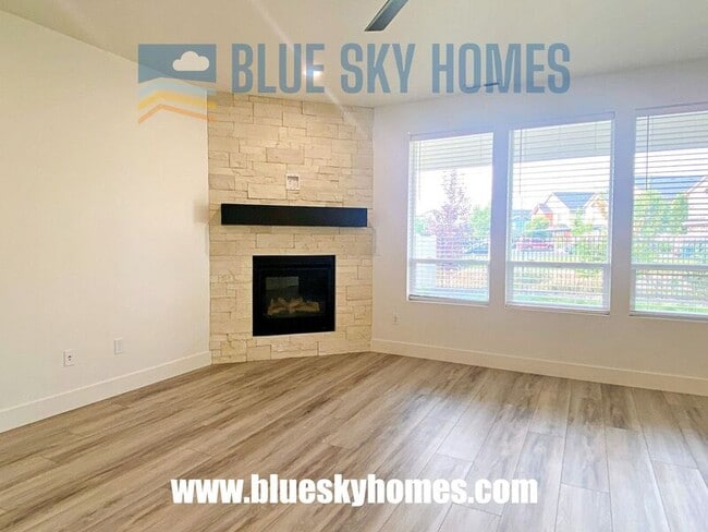 Building Photo - 1836 E Knobcone Dr