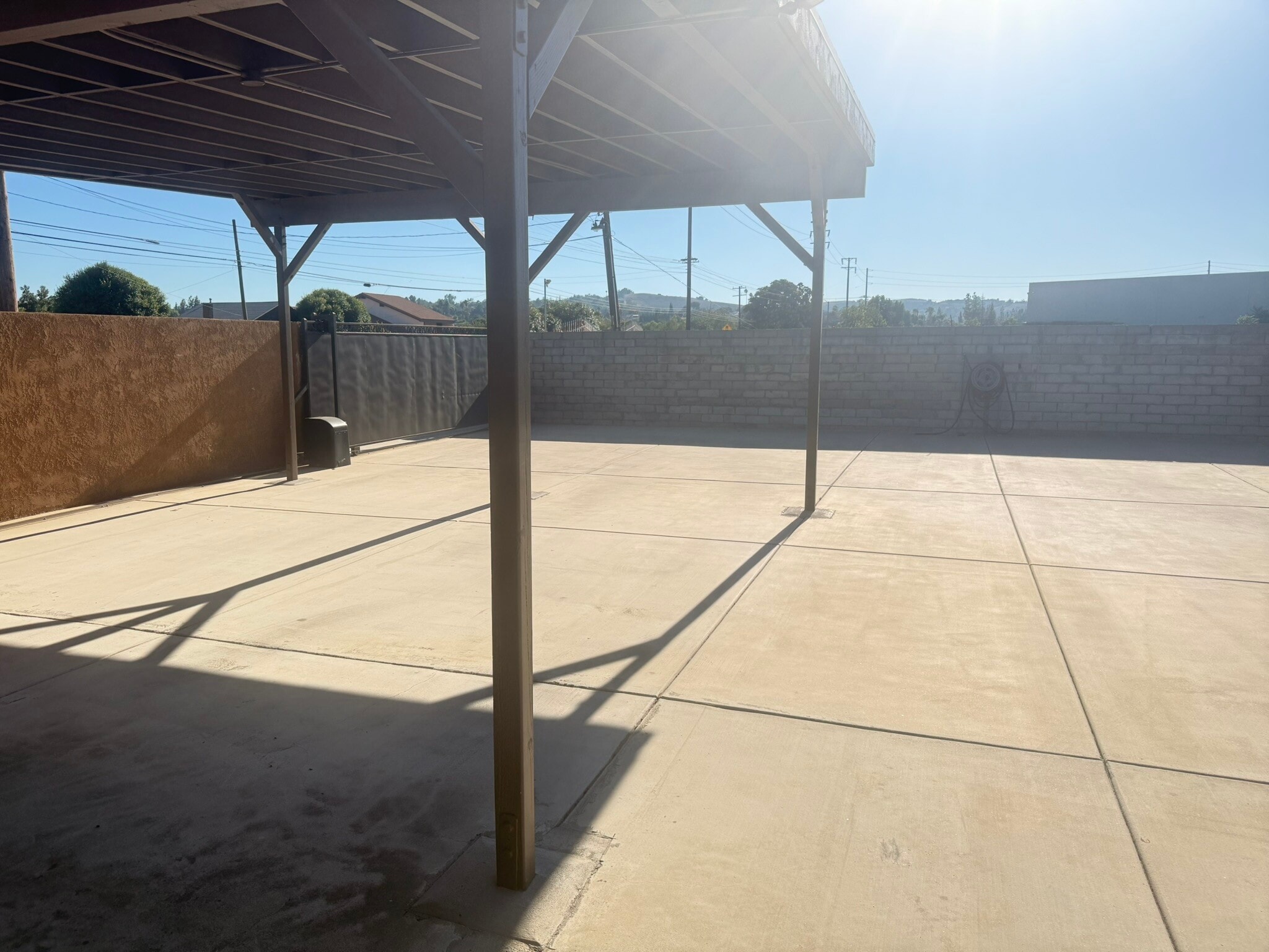Building Photo - 3488 Riverside Dr