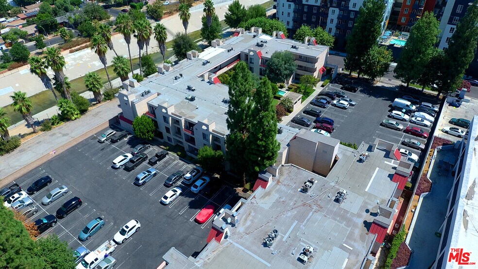 Building Photo - 6820 Remmet Ave