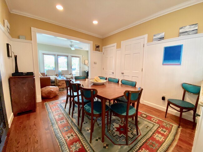 Building Photo - 306 5th Ave