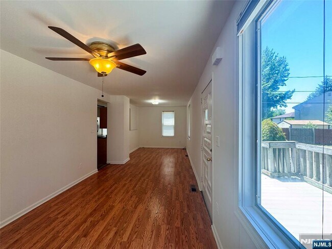 Building Photo - 1 Cedar Ln