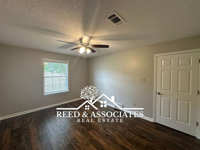 Building Photo - 3 Bedroom in Lakeland
