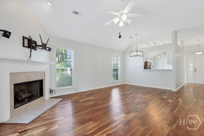 Building Photo - 120 Oak Ridge Cir