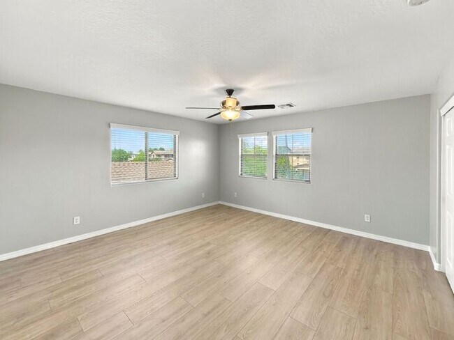 Building Photo - Gilbert 5-Bedroom Home with Pool, Loft & Primary Suite Downstairs – Minutes from Gilbert Regional...