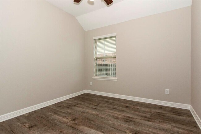 Building Photo - 9735 Stratton Ridge Dr