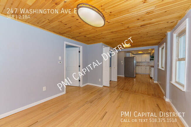 Building Photo - Gorgeous, Completely Remodeled, Spacious, ...