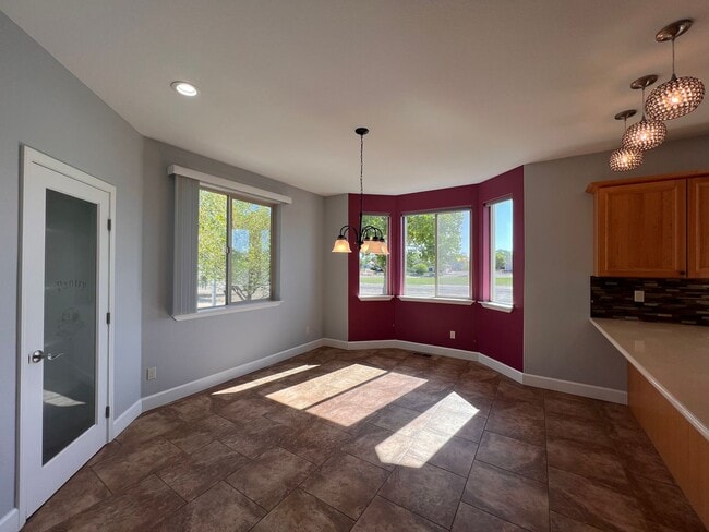 Building Photo - FANTASTIC 2 STORY HOME, 3 bedroom, 2.5 bat...