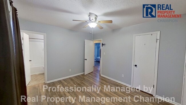 Building Photo - Adorable 3 BD/2 BA with Large Lot on Cul-de-Sac