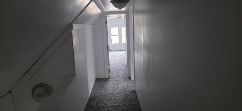 Building Photo - 1831 S Westmoreland Ave