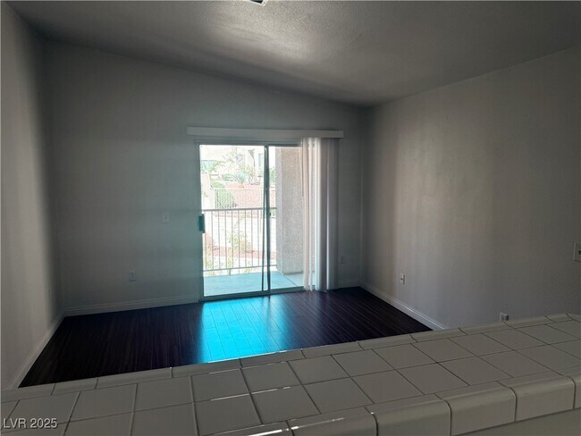 Building Photo - 2110 Los Feliz St