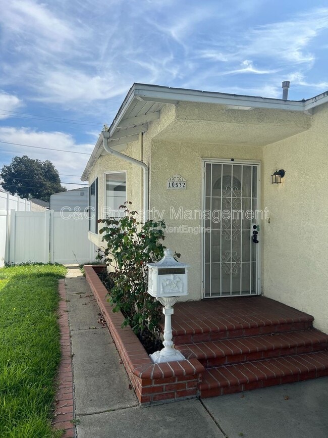 Building Photo - 10532 La Mirada Blvd