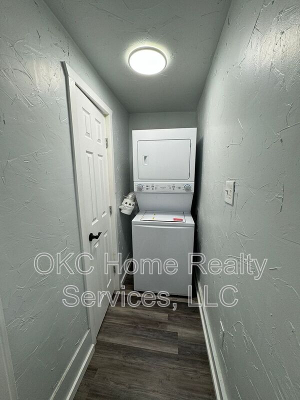 Building Photo - 510 E Perkins Ave