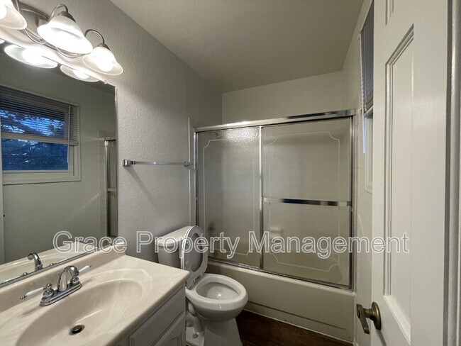 Building Photo - 2351 Ranch Dr