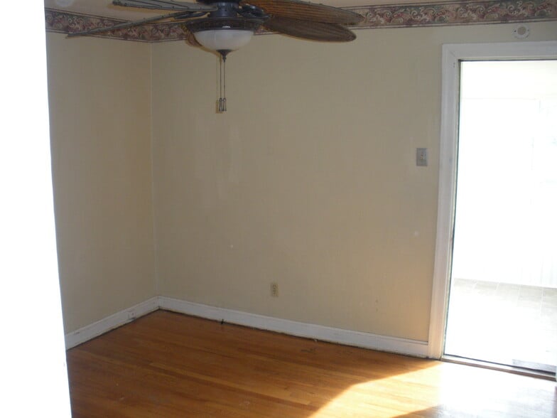 Building Photo - 3114 Kemp Dr