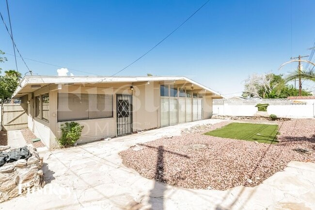 Building Photo - 6301 Fairwood Ave