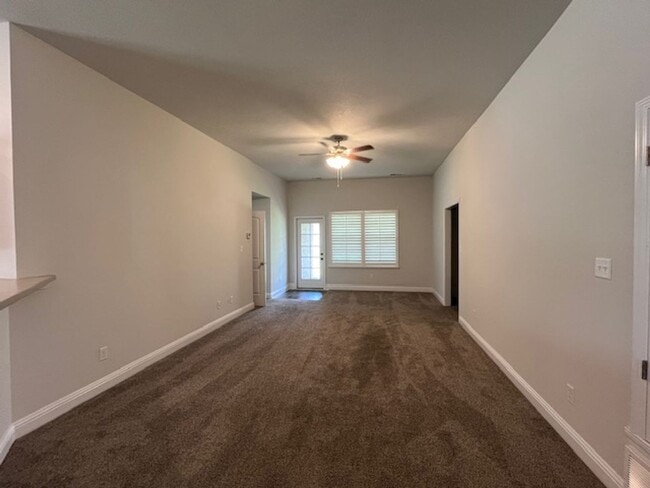 Building Photo - Renovated 4 Bedroom 2 Bath Home for Rent!